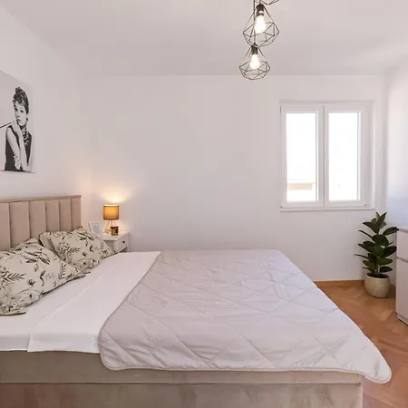 Duplex Blandona *
